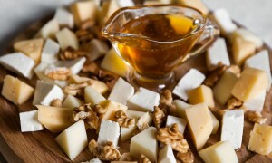 Уникальное сочетание сыра с медом